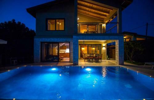 Gorgeous Villa With Private Pool And Jacuzzi In Fethiye