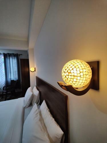 Hotel The Royal Crest