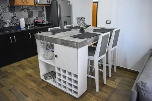 Apartamento Departamento En Zona Dorada !