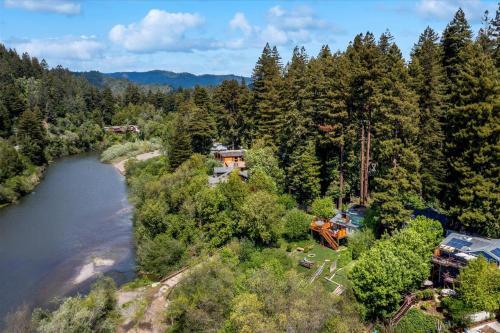 Rivertopia Private Dock On River Dog Friendly Ping Pong, Volleyball & More