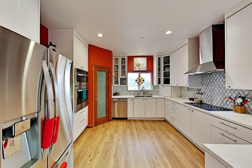 Modern Gated Charmer
