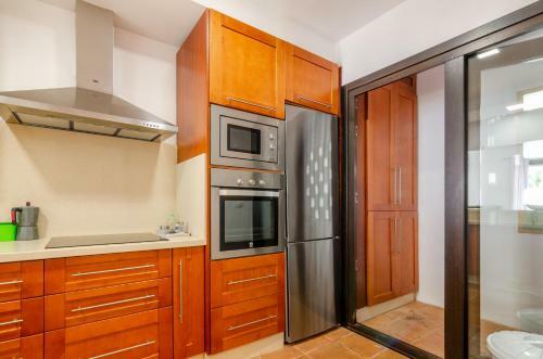 Wintowinrentals Large Terrace, Pool & 300m Beach