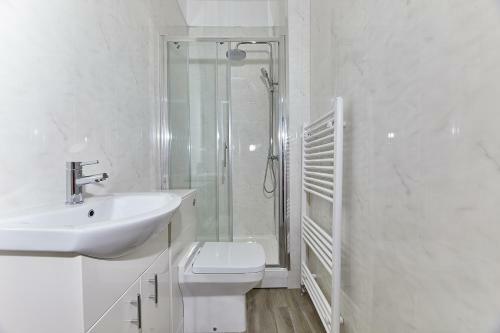 Modern 5 Bed House In Blyth