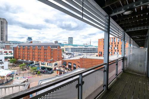 Haus Arcadian Chinatown Apartment Balcony & Parking