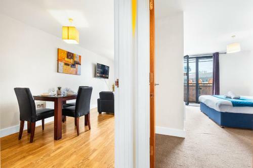 Haus Arcadian Chinatown Apartment Balcony & Parking