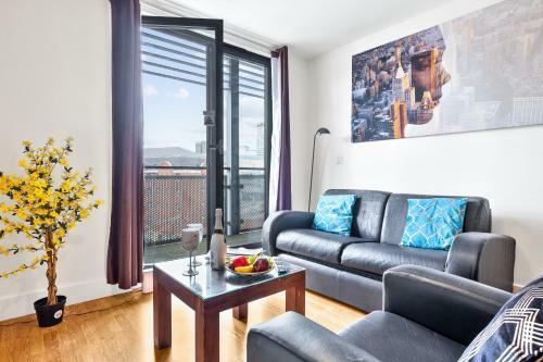 Haus Arcadian Chinatown Apartment Balcony & Parking