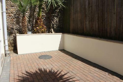 Central Hove, Entire 2 Bed House