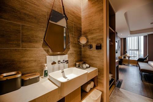 Atour S Hotel Shenzhen Longgang Zhonghaixing