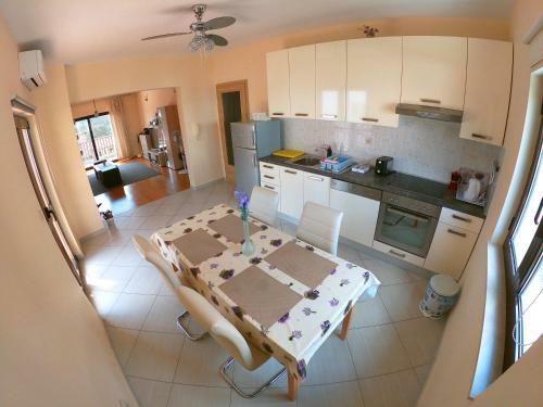 Apartmani Roi?