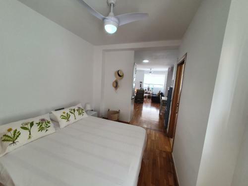 Cozy Cala Apartment