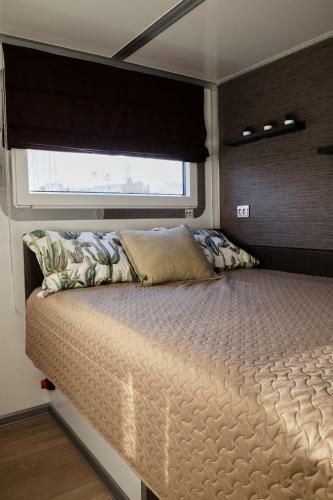 Houseboat Aurora