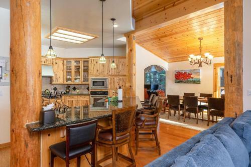 Wooded Luxury At Tahoe Donner