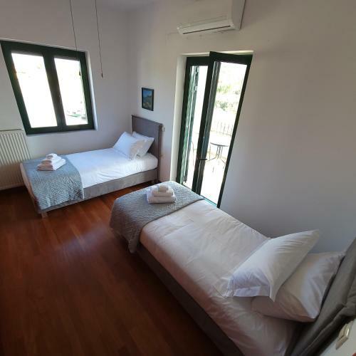 Paradisos Villa - 4-bedroom Villa