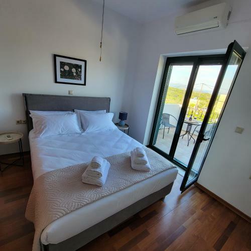 Paradisos Villa - 4-bedroom Villa