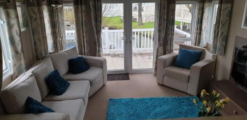 Lakeside Cotswold Holiday Home