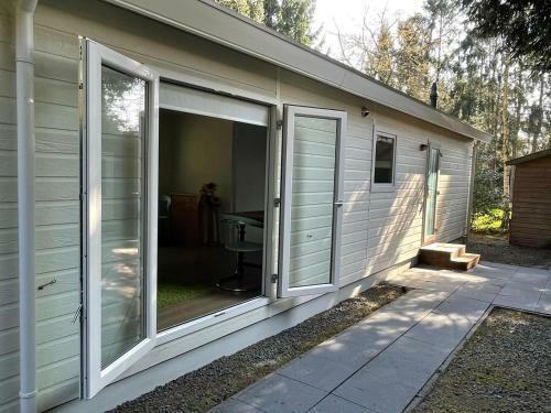 Ruim En Fris Chalet Aan de Bosrand