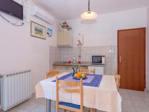 Apartments Srhoj