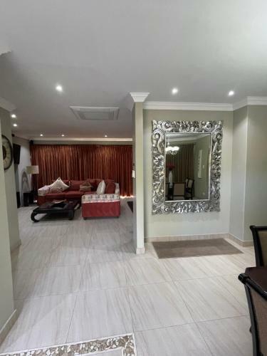 Cathkin House: Luxury 3 Bedroom Villa With Jacuzzi And Pool