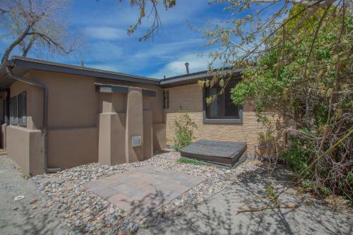 Spacious 4 Bedroom House Close To Everything!