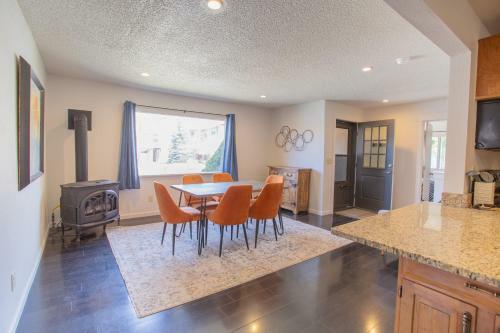 Spacious 4 Bedroom House Close To Everything!