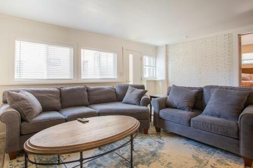 Spacious 4 Bedroom House Close To Everything!