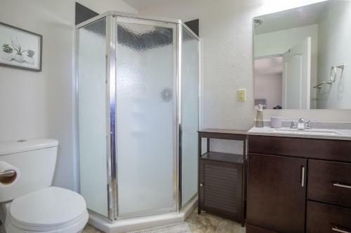 Spacious 4 Bedroom House Close To Everything!