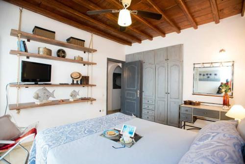 Ocean Breeze Terrace Of Mykonos!