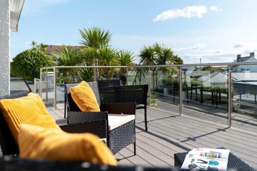 Sea-renity, Stunning Beach House With Coastal Views