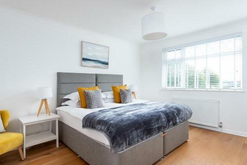 Sea-renity, Stunning Beach House With Coastal Views
