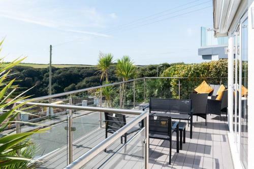 Sea-renity, Stunning Beach House With Coastal Views