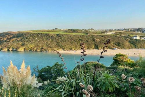 Sea-renity, Stunning Beach House With Coastal Views