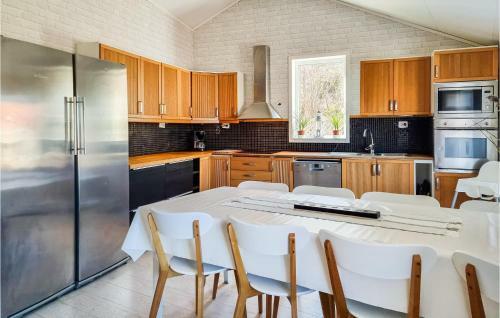 Nice Home In Sk�rhamn With Wifi And 2 Bedrooms