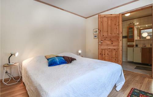 Amazing Home In Str�mstad With Wifi And 4 Bedrooms