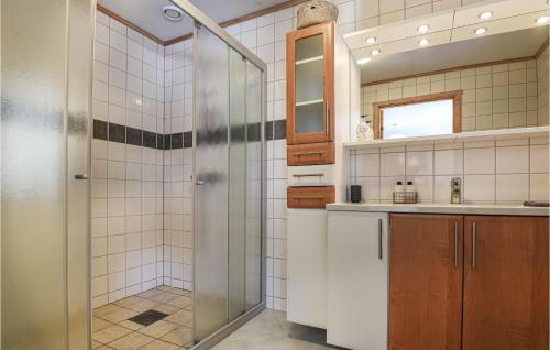 Amazing Home In Str�mstad With Wifi And 4 Bedrooms
