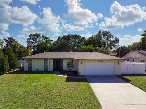3 Bedroom Pool Home Less Than 5 Miles To Beaches Home