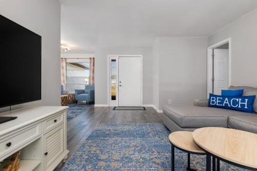 3 Bedroom Pool Home Less Than 5 Miles To Beaches Home