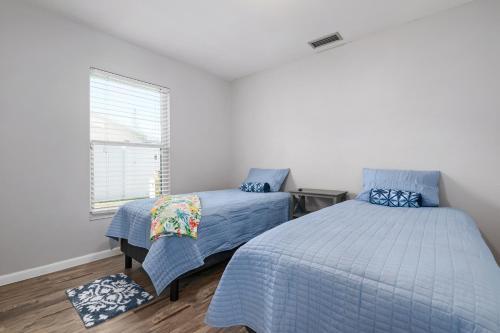 3 Bedroom Pool Home Less Than 5 Miles To Beaches Home