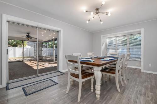 3 Bedroom Pool Home Less Than 5 Miles To Beaches Home