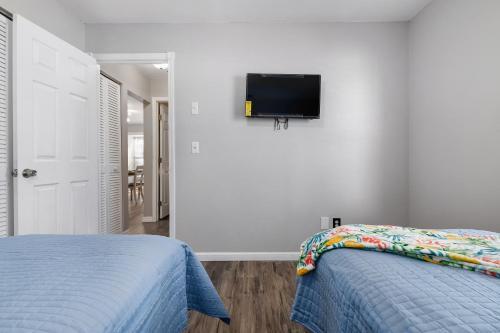 3 Bedroom Pool Home Less Than 5 Miles To Beaches Home