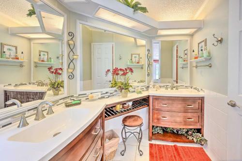 Colorful Ellenton Escape With Lanai And Pond View