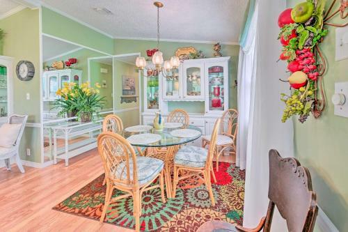 Colorful Ellenton Escape With Lanai And Pond View