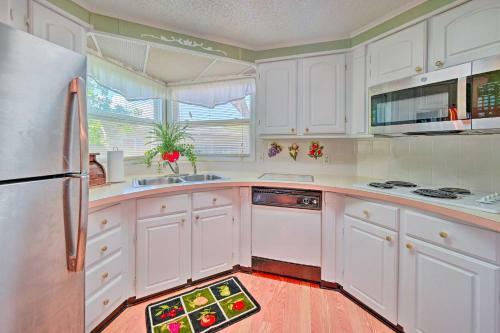 Colorful Ellenton Escape With Lanai And Pond View