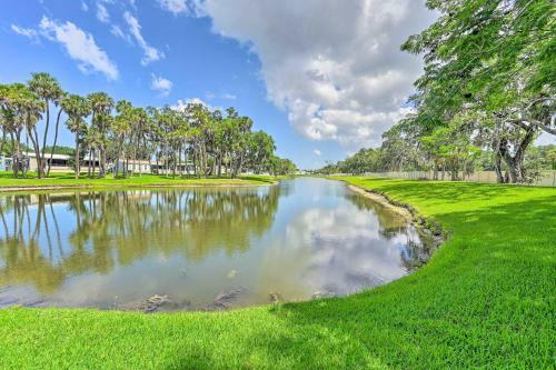 Colorful Ellenton Escape With Lanai And Pond View