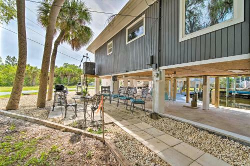 Newly Remodeled Gem On Homosassa River Canal!