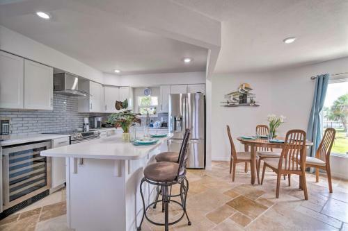 Newly Remodeled Gem On Homosassa River Canal!