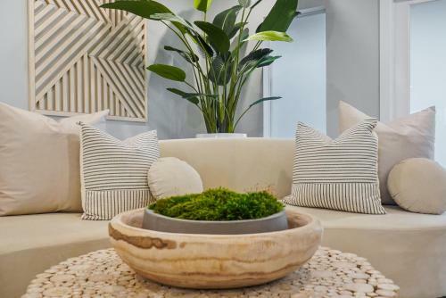 Palisades By Jadoreluxe L Oasis Pool And Waterview