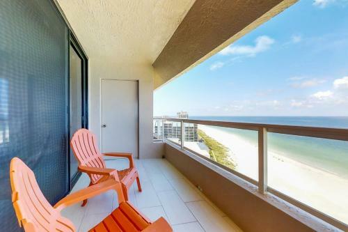 Crescent Beach Club I 19c