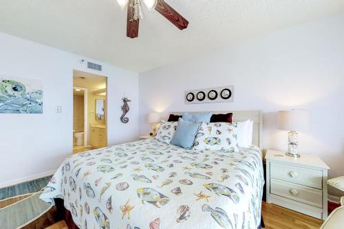 Crescent Beach Club I 19c