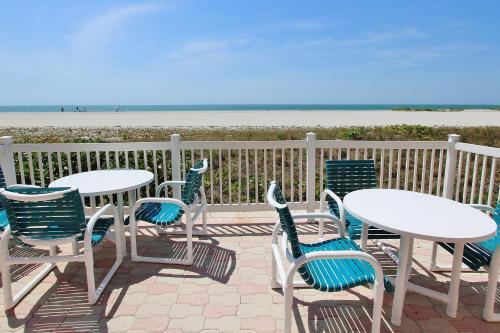 Crescent Beach Club I 19c