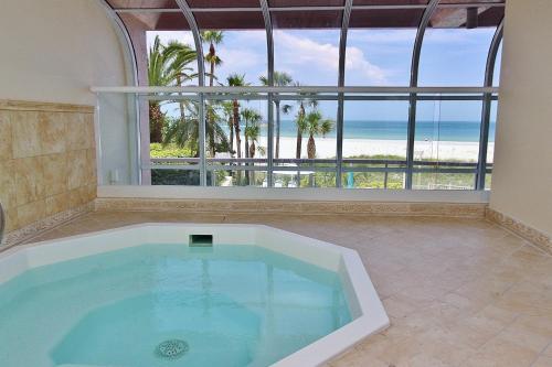 Crescent Beach Club I 14f